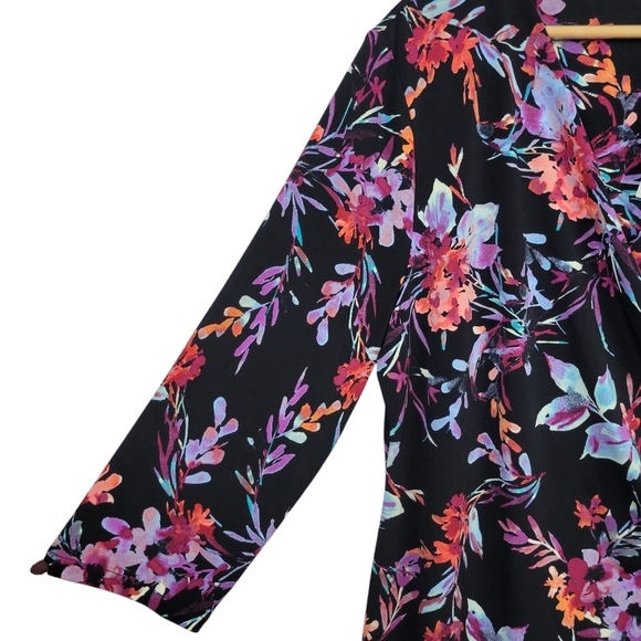 Chico’s Floral Print Faux Wrap Dress Size 12/14. Stretch Jersey Knit Multi-Color - Picture 4 of 9